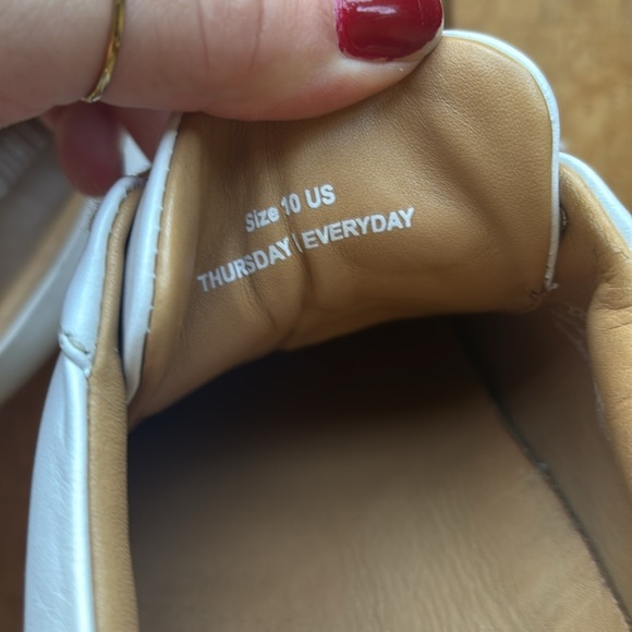 Thursday everyday size 10 white leather sneakers - Picture 5 of 5